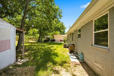 726 N Carrier Parkway, Grand Prairie, TX 75050 - Photo 23