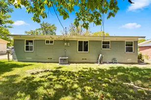 726 N Carrier Pkwy, Grand Prairie, TX 75050 - Photo 25