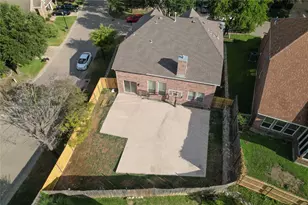 403 Rock Rose Dr, Duncanville, TX 75137 - Photo 5