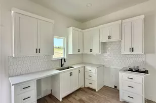 2021 Collin St, Weatherford, TX 76085 - Photo 9
