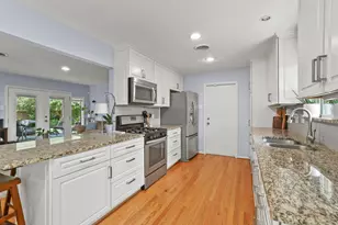 10432 Chesterton Dr, Dallas, TX 75238 - Photo 9