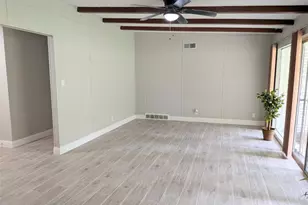 710 E Five Mile Pkwy, Dallas, TX 75216 - Photo 9