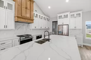 13015 Rainier Dr, Woodway, TX 76712 - Photo 7