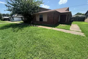 1008 Poplar St, Benbrook, TX 76126 - Photo 1
