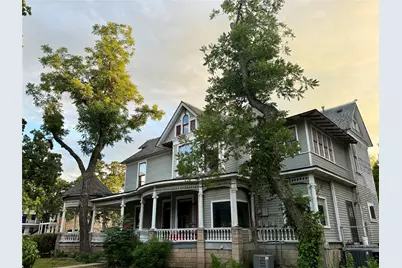 221 E Bridge Street, Granbury, TX 76048 - Photo 3