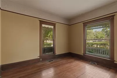 221 E Bridge Street, Granbury, TX 76048 - Photo 17
