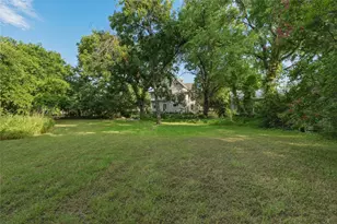 221 E Bridge St, Granbury, TX 76048 - Photo 5