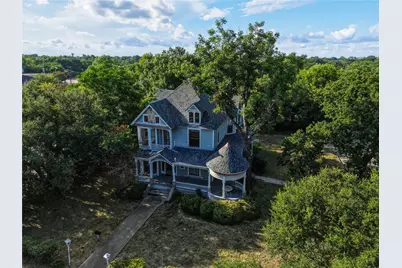 221 E Bridge Street, Granbury, TX 76048 - Photo 11