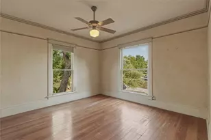 221 E Bridge St, Granbury, TX 76048 - Photo 27