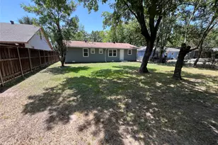11303 Trail Ln, Balch Springs, TX 75180 - Photo 19