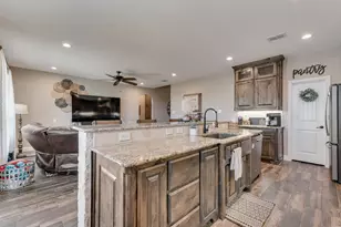 704 Carmen Ana Ave, Grandview, TX 76050 - Photo 13
