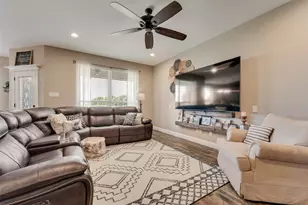 704 Carmen Ana Ave, Grandview, TX 76050 - Photo 9