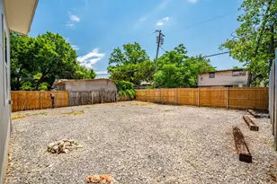 810 W 10th St, Dallas, TX 75208 - Photo 9
