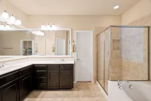 10816 Abbeyglen Ct, Fort Worth, TX 76052 - Photo 17