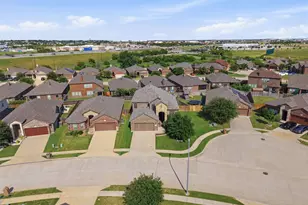 10816 Abbeyglen Ct, Fort Worth, TX 76052 - Photo 29