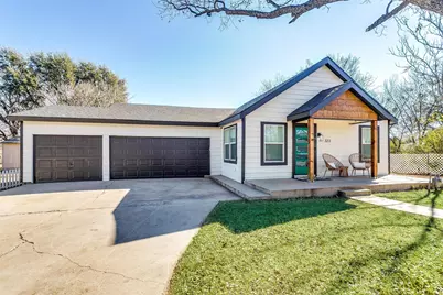 323 S Hannaford Street, Granbury, TX 76048 - Photo 3
