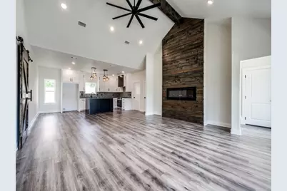 204 W Collins, Decatur, TX 76234 - Photo 3