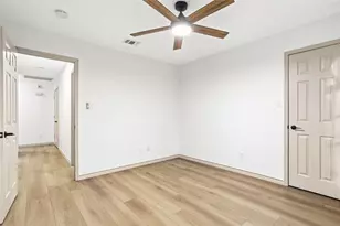 1020 Hannah St, Burleson, TX 76028 - Photo 27