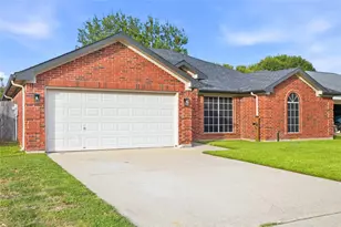 1020 Hannah St, Burleson, TX 76028 - Photo 3