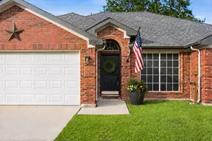 1020 Hannah St, Burleson, TX 76028 - Photo 3