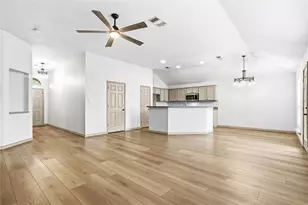 1020 Hannah St, Burleson, TX 76028 - Photo 13