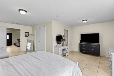 5117 Curzon Avenue, Fort Worth, TX 76107 - Photo 13