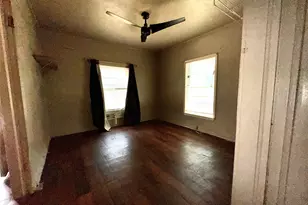 127 Blevins St, Fort Worth, TX 76111 - Photo 9