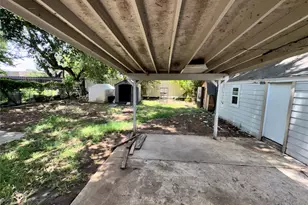 127 Blevins St, Fort Worth, TX 76111 - Photo 11