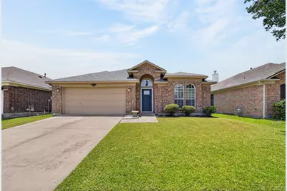 1025 Highland Station Drive, Saginaw, TX 76131 - Photo 5
