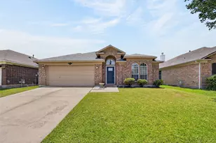 1025 Highland Station Dr, Saginaw, TX 76131 - Photo 5