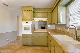 412 Franklin Dr, Euless, TX 76040 - Photo 7