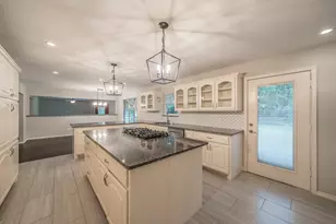 210 Mistletoe Ln, Keene, TX 76059 - Photo 9