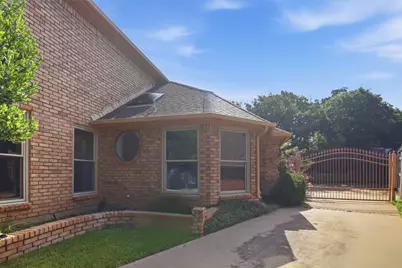 6701 Mt Vernon Court, Arlington, TX 76017 - Photo 3