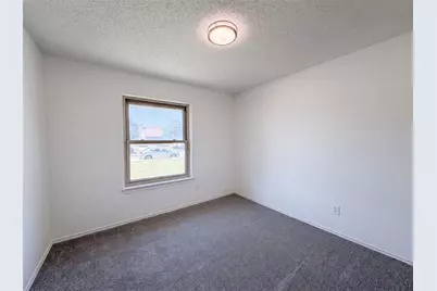 220 Creekwood Lane, Fort Worth, TX 76134 - Photo 9