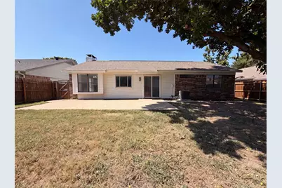 220 Creekwood Lane, Fort Worth, TX 76134 - Photo 5