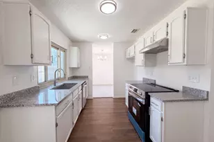220 Creekwood Ln, Fort Worth, TX 76134 - Photo 7