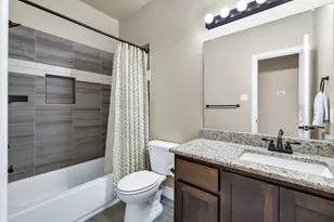 118 Cherokee St, Greenville, TX 75402 - Photo 7