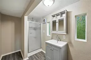 525 Surrey Ln, Burleson, TX 76028 - Photo 3