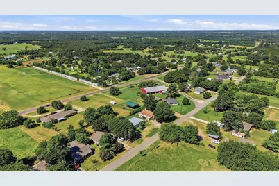 538 W Hughes Street, Collinsville, TX 76233 - Photo 1