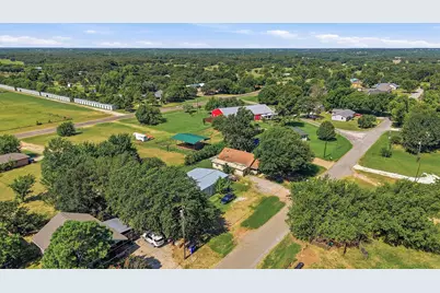 538 W Hughes Street, Collinsville, TX 76233 - Photo 13