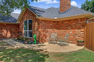 202 Daniel Ct, Collinsville, TX 76233 - Photo 3