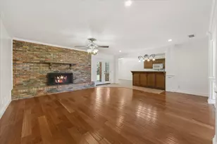 718 Ridgecrest Cir, Denton, TX 76205 - Photo 11