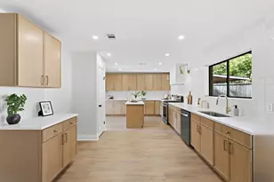 614 Berkley Dr, Grapevine, TX 76051 - Photo 1