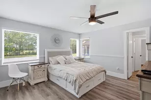 1985 E Renfro St, Burleson, TX 76028 - Photo 9