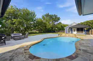 1985 E Renfro St, Burleson, TX 76028 - Photo 37