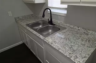 3910 Polly St, Dallas, TX 75210 - Photo 3