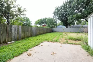 613 N Cherry St, Aubrey, TX 76227 - Photo 3