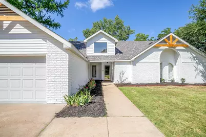 1401 Cheyenne Trail, Granbury, TX 76048 - Photo 3