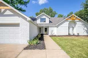 1401 Cheyenne Trail, Granbury, TX 76048 - Photo 3