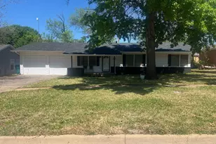 1305 Hillcrest Dr, Graham, TX 76450 - Photo 1